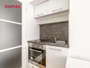 Pronájem bytu 1+kk, Praha - Střešovice, Za Hládkovem, 22 m2