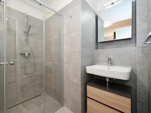 Pronájem bytu 1+kk, Praha - Modřany, Mezi vodami, 33 m2