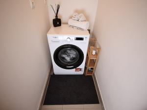 Pronájem bytu 2+kk, Praha - Žižkov, Pitterova, 76 m2