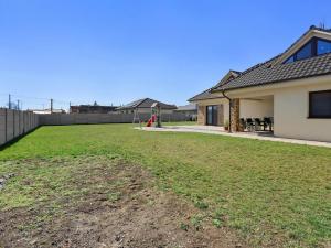 Prodej rodinného domu, Hrádek, 281 m2