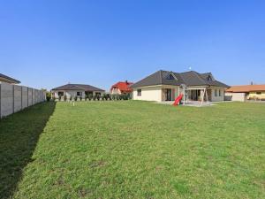 Prodej rodinného domu, Hrádek, 281 m2