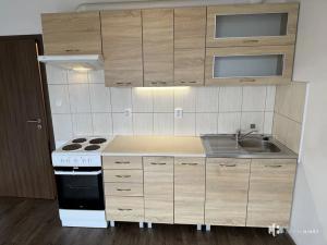 Pronájem bytu 1+kk, Praha - Střížkov, Zakšínská, 32 m2