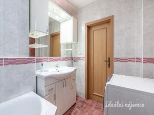 Pronájem bytu 2+1, Praha - Střešovice, Za Hládkovem, 70 m2