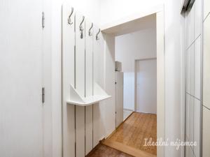 Pronájem bytu 2+kk, Praha - Libeň, U skládky, 51 m2