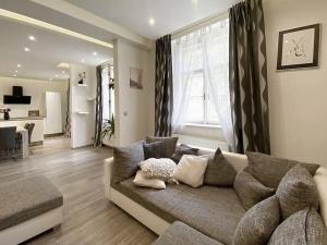 Pronájem bytu 3+kk, Praha - Střešovice, U střešovických hřišť, 95 m2