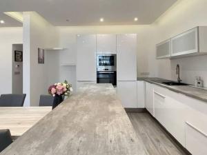 Pronájem bytu 3+kk, Praha - Střešovice, U střešovických hřišť, 95 m2