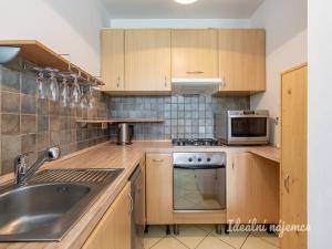 Pronájem bytu 2+kk, Praha - Háje, Štichova, 42 m2