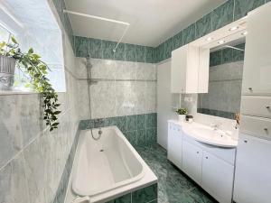 Prodej rodinného domu, Zlonín, Hlavní, 78 m2