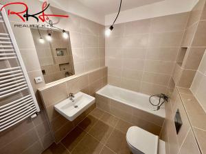 Prodej bytu 2+kk, Praha, Čakovická, 49 m2