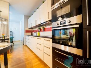 Prodej bytu 3+kk, Praha, Ke kapslovně, 88 m2
