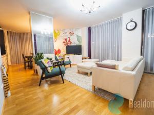 Prodej bytu 3+kk, Praha, Ke kapslovně, 88 m2
