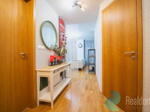 Prodej bytu 3+kk, Praha, Ke kapslovně, 88 m2