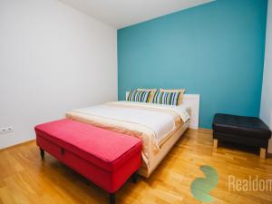 Prodej bytu 3+kk, Praha, Ke kapslovně, 88 m2