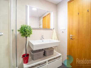 Prodej bytu 3+kk, Praha, Ke kapslovně, 88 m2