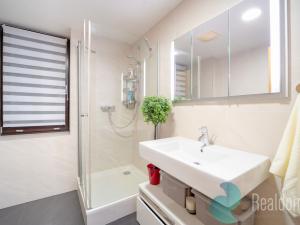 Prodej bytu 3+kk, Praha, Ke kapslovně, 88 m2