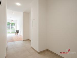 Pronájem bytu 1+kk, Praha - Hostavice, Českobrodská, 35 m2
