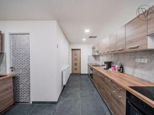 Prodej ubytování, Řeka, 250 m2