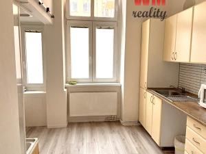 Pronájem bytu 2+1, Karlovy Vary, Moskevská, 43 m2