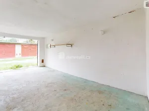 Pronájem garáže, Opava, Holasická, 19 m2