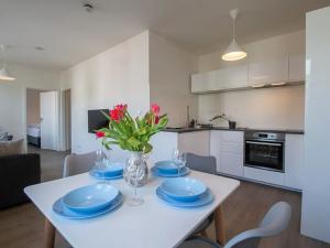 Pronájem bytu 2+kk, Praha - Vinohrady, Perucká, 42 m2