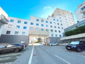 Pronájem garážového stání, Praha - Hlubočepy, Chlupáčova, 40 m2