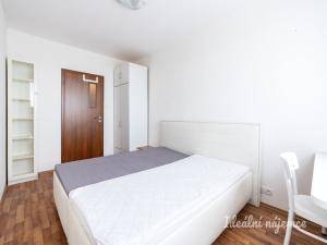Pronájem bytu 2+1, Praha - Strašnice, Pod strání, 57 m2