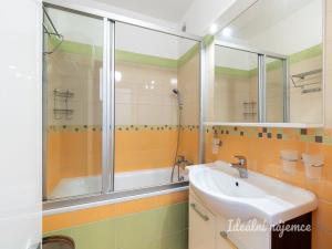 Pronájem bytu 2+1, Praha - Strašnice, Pod strání, 57 m2