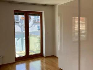 Pronájem bytu 2+kk, Praha - Holešovice, Komunardů, 65 m2