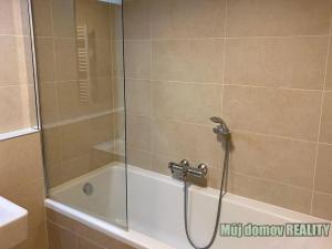 Pronájem bytu 2+kk, Praha - Holešovice, Komunardů, 65 m2