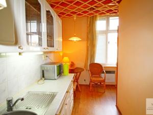 Pronájem bytu 1+1, Karlovy Vary, Jízdárenská, 42 m2
