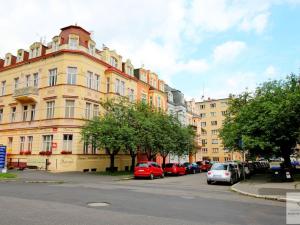 Pronájem bytu 1+1, Karlovy Vary, Jízdárenská, 42 m2