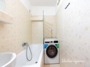 Prodej bytu 2+kk, Praha - Ruzyně, Ciolkovského, 41 m2