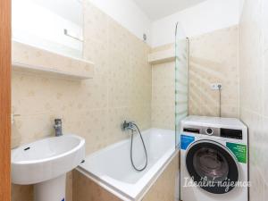 Prodej bytu 2+kk, Praha - Ruzyně, Ciolkovského, 41 m2