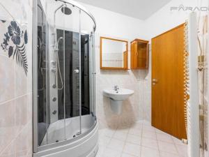 Pronájem bytu 2+kk, Praha - Hlubočepy, Voskovcova, 49 m2