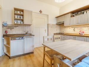 Prodej bytu 4+1, Karlovy Vary, Brožíkova, 128 m2