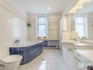 Prodej bytu 4+1, Karlovy Vary, Brožíkova, 128 m2