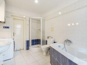 Prodej bytu 4+1, Karlovy Vary, Brožíkova, 128 m2