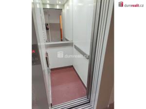 Prodej bytu 3+1, Praha - Prosek, Veltruská, 62 m2