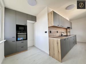 Pronájem bytu 2+1, Chomutov, Bezručova, 56 m2
