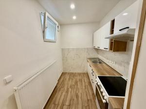 Pronájem bytu 2+kk, Praha - Malešice, U tvrze, 60 m2