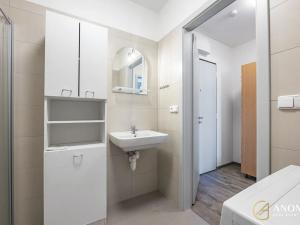 Pronájem bytu 1+kk, Brno, třída Generála Píky, 35 m2