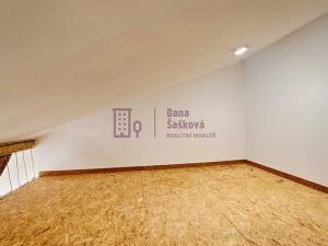 Pronájem atypického bytu, Jindřichův Hradec, nám. Míru, 50 m2