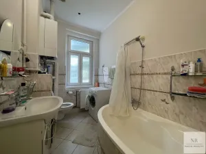 Pronájem bytu 4+1, Karlovy Vary, Bulharská, 125 m2