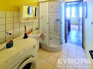 Prodej bytu 3+1, Praha - Kobylisy, Šiškova, 68 m2