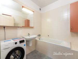 Pronájem bytu 2+kk, Praha - Černý Most, Ocelkova, 65 m2