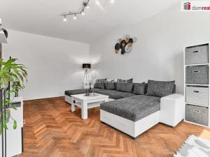 Prodej bytu 2+1, Karlovy Vary - Stará Role, Fibichova, 68 m2