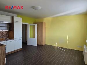 Pronájem bytu 1+kk, Klecany, V Honech, 30 m2
