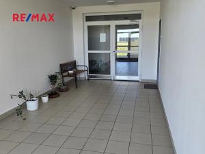 Pronájem bytu 1+kk, Klecany, V Honech, 30 m2