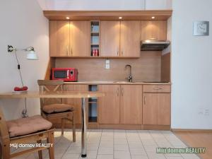Pronájem bytu 1+kk, Praha - Lysolaje, Sídlištní, 27 m2