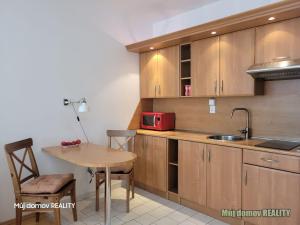 Pronájem bytu 1+kk, Praha - Lysolaje, Sídlištní, 27 m2